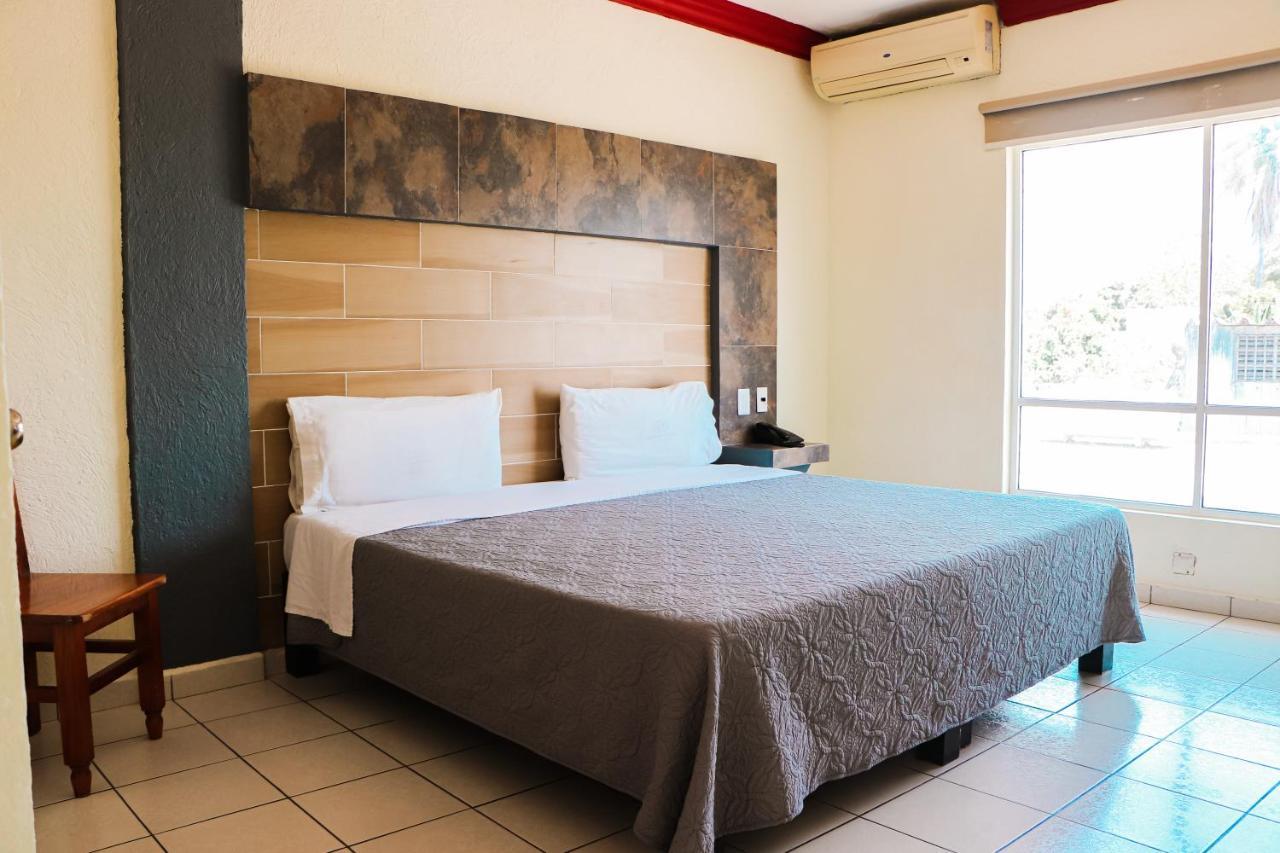 Hotel Gina Tecomán Εξωτερικό φωτογραφία