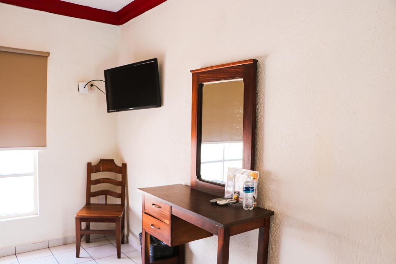 Hotel Gina Tecomán Εξωτερικό φωτογραφία